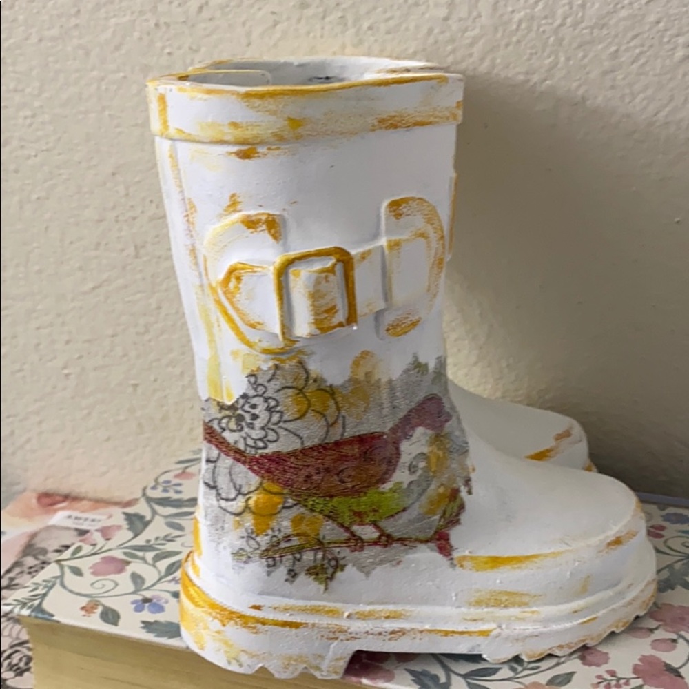 Beautiful boots for decor